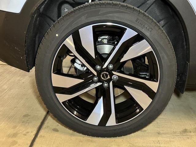 Photo of 2025 Cloud Volvo XC40