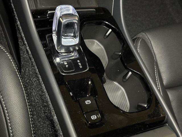 Photo of 2025 Cloud Volvo XC40