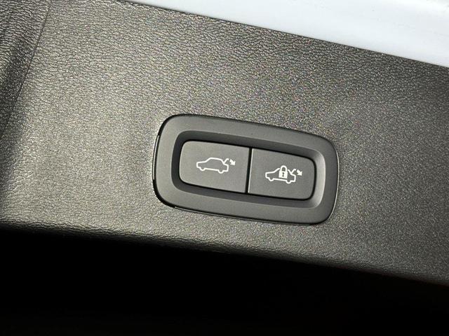 Photo of 2025 Cloud Volvo XC40