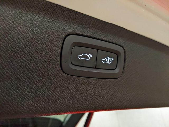 Photo of 2025 White Pearl Volvo XC90 Plug-In Hybrid