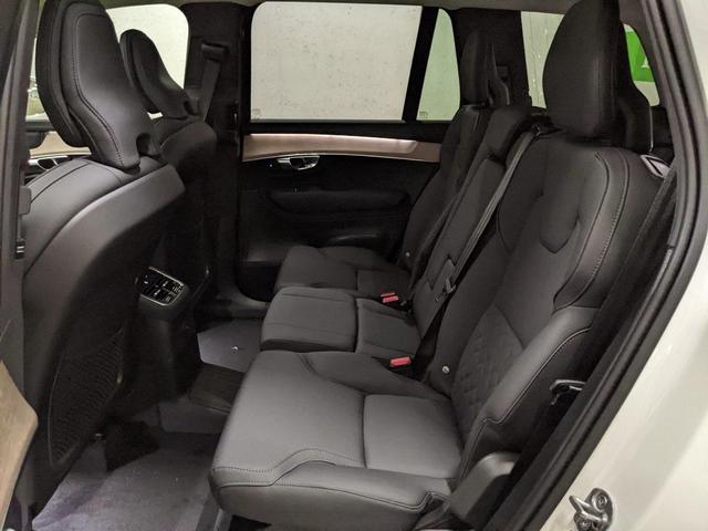 Photo of 2025 White Pearl Volvo XC90 Plug-In Hybrid