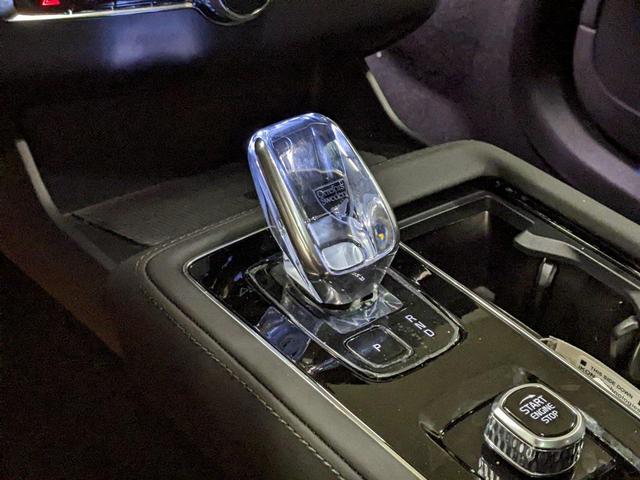 Photo of 2025 White Pearl Volvo XC90 Plug-In Hybrid