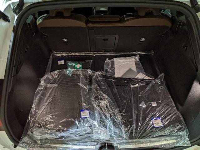 Photo of 2025 White Pearl Volvo XC60