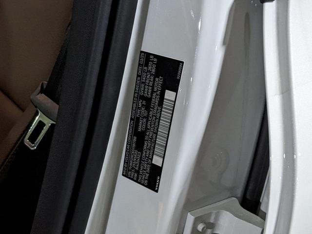 Photo of 2025 White Pearl Volvo XC60