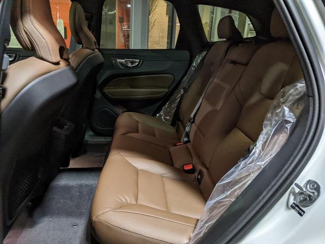 Photo of 2025 White Pearl Volvo XC60