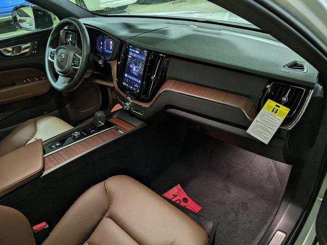 Photo of 2025 White Pearl Volvo XC60