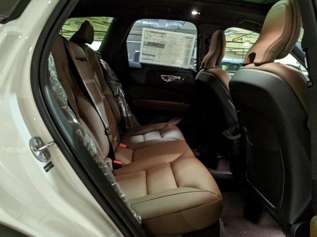 Photo of 2025 White Pearl Volvo XC60