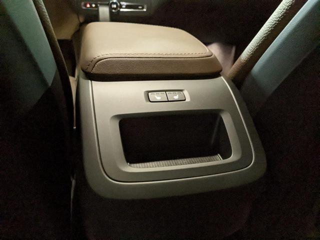 Photo of 2025 White Pearl Volvo XC60