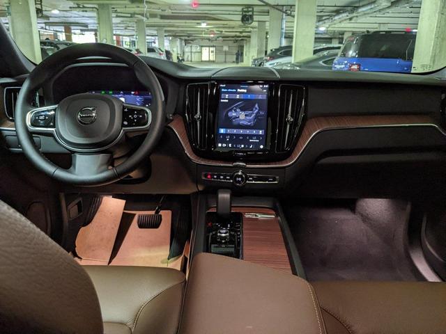 Photo of 2025 White Pearl Volvo XC60