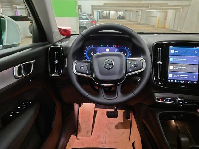 Photo of 2025 White Pearl Volvo XC40