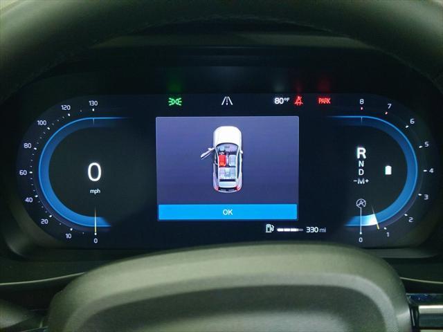 Photo of 2025 White Pearl Volvo XC40
