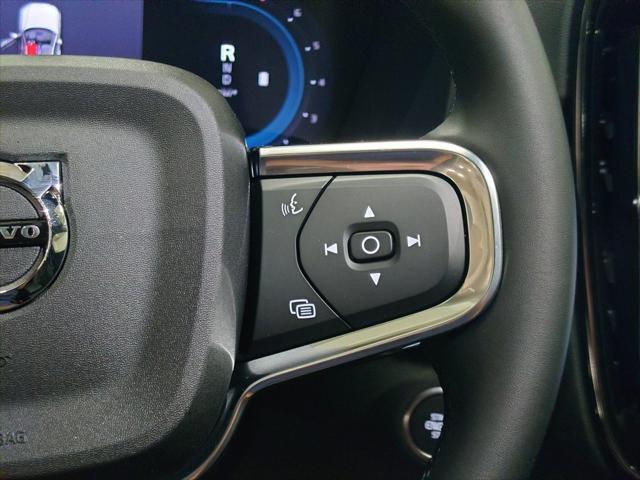 Photo of 2025 White Pearl Volvo XC40