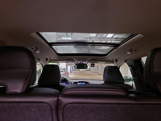 Photo of 2025 White Pearl Volvo XC40