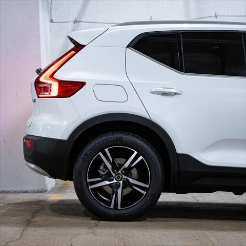 Photo of 2025 White Pearl Volvo XC40