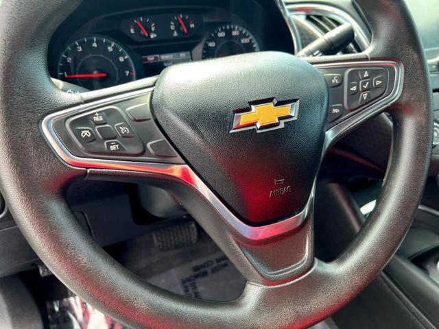 Photo of 2018 Silver Ice Metallic Chevrolet Malibu