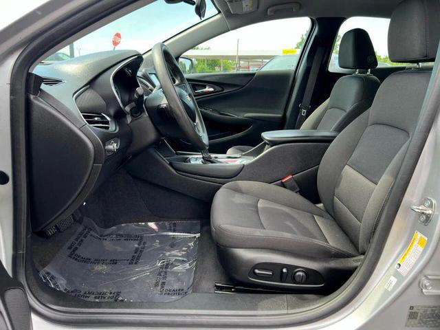 Photo of 2018 Silver Ice Metallic Chevrolet Malibu