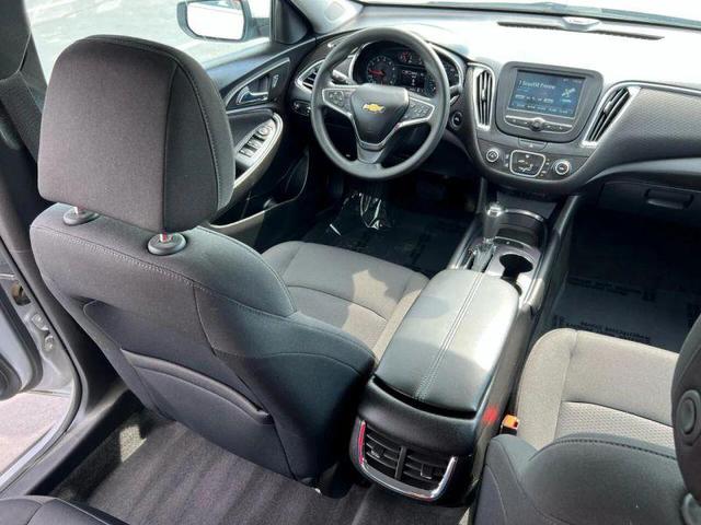 Photo of 2018 Silver Ice Metallic Chevrolet Malibu