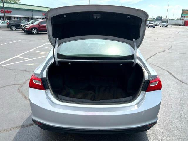 Photo of 2018 Silver Ice Metallic Chevrolet Malibu