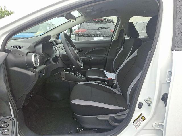 Photo of 2025 Cloud White Nissan Versa