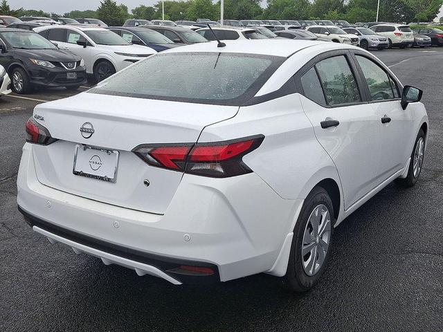 Photo of 2025 Cloud White Nissan Versa