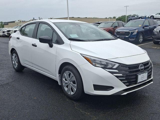 Photo of 2025 Cloud White Nissan Versa