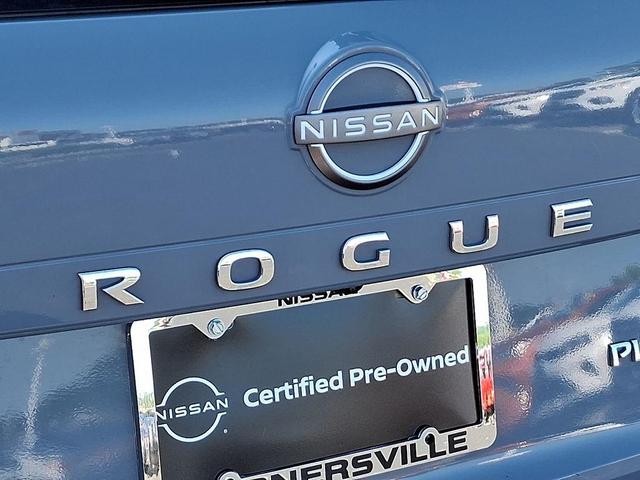 Photo of 2022 Boulder Gray Nissan Rogue