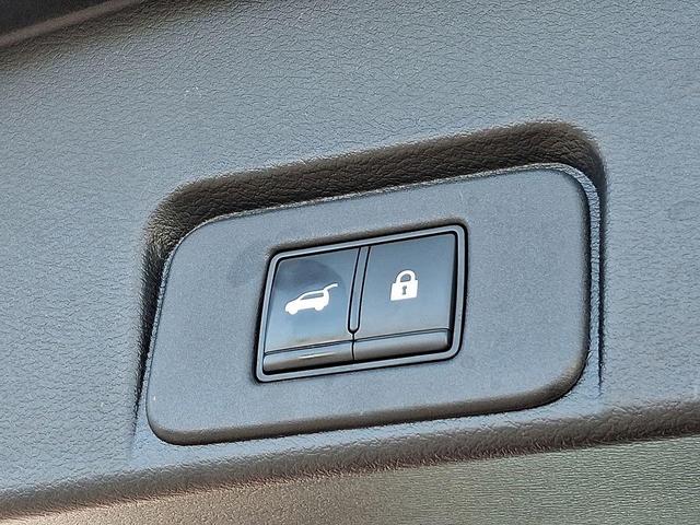Photo of 2022 Boulder Gray Nissan Rogue