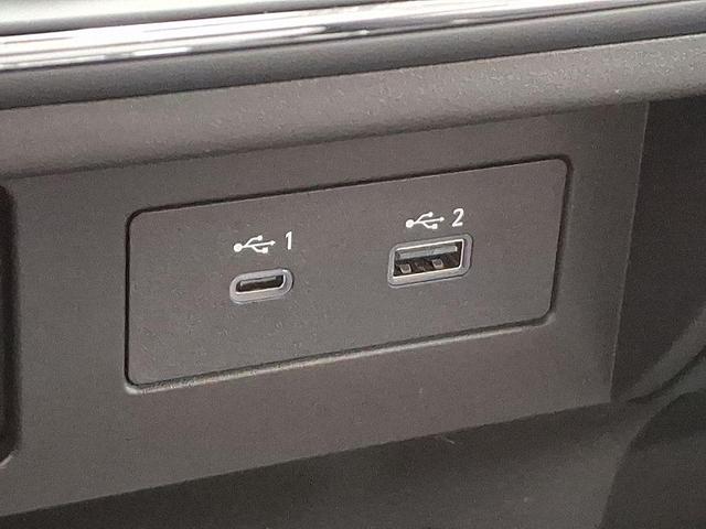 Photo of 2024 Super Black Nissan Titan
