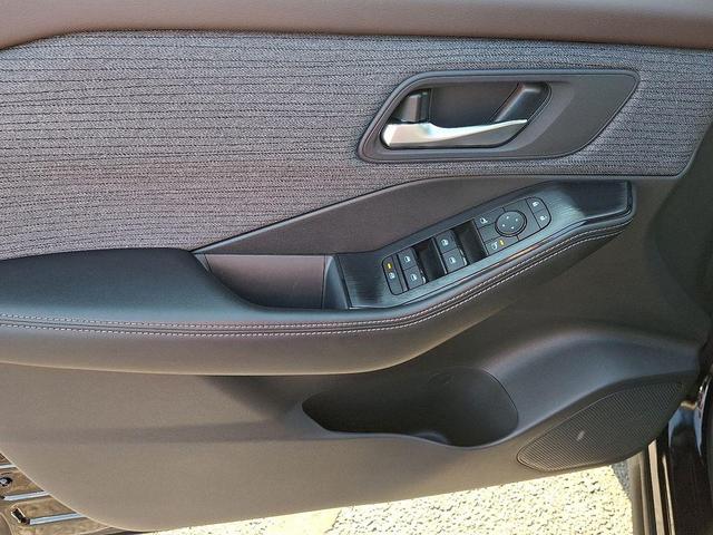 Photo of 2023 Black Nissan Rogue