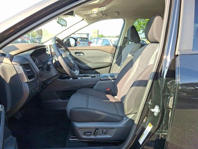 Photo of 2023 Black Nissan Rogue