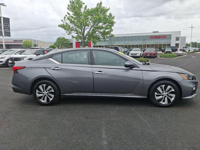 Photo of 2022 Gun Metallic Nissan Altima