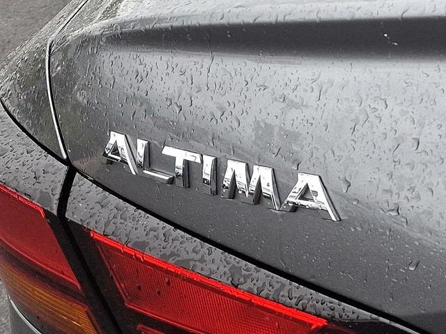 Photo of 2022 Gun Metallic Nissan Altima
