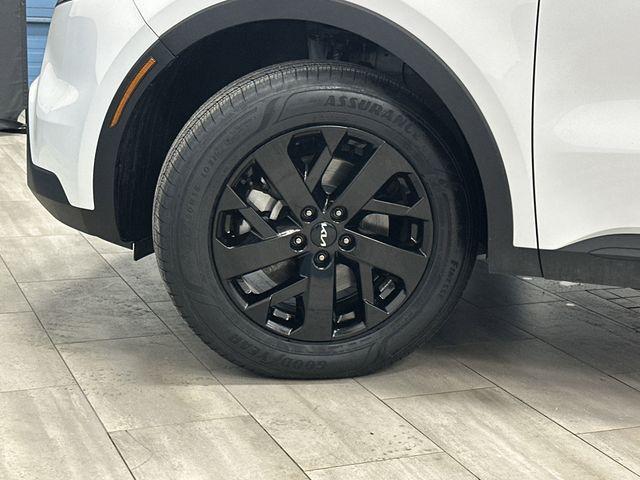 Photo of 2023 Glacial White Pearl Kia Sorento