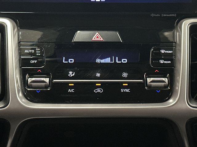 Photo of 2023 Glacial White Pearl Kia Sorento
