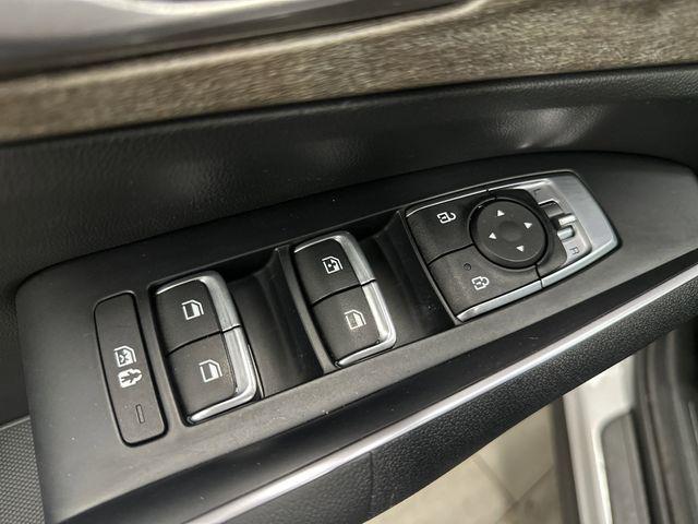 Photo of 2023 Glacial White Pearl Kia Sorento