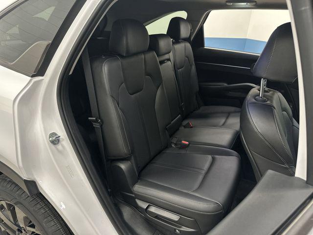 Photo of 2023 Glacial White Pearl Kia Sorento