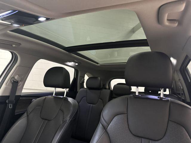 Photo of 2023 Glacial White Pearl Kia Sorento