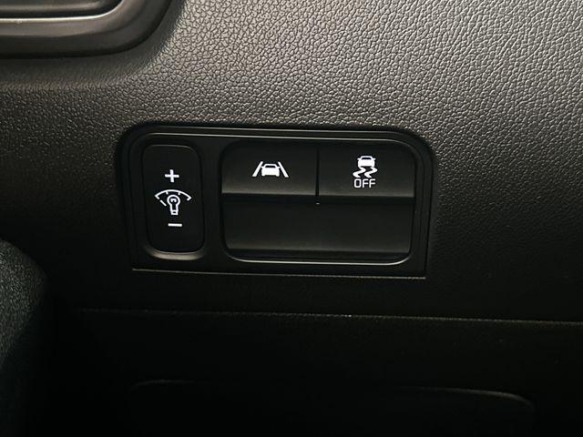 Photo of 2023 Glacial White Pearl Kia Sorento