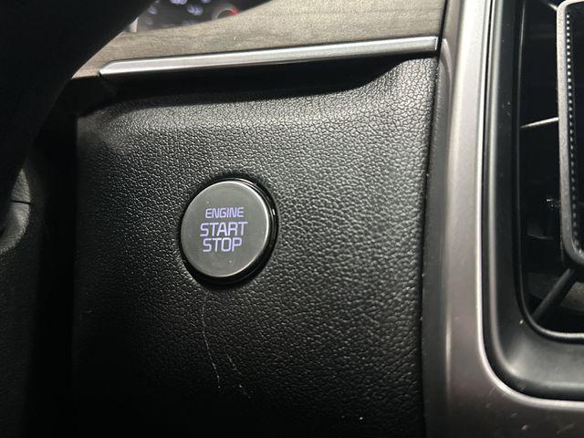 Photo of 2023 Glacial White Pearl Kia Sorento