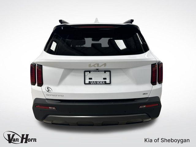 Photo of 2023 Glacial White Pearl Kia Sorento