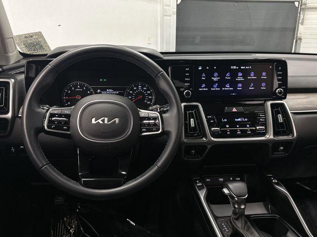 Photo of 2023 Glacial White Pearl Kia Sorento