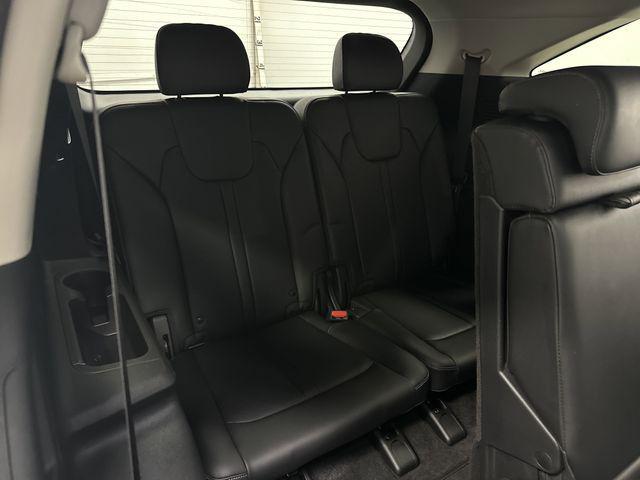 Photo of 2023 Glacial White Pearl Kia Sorento