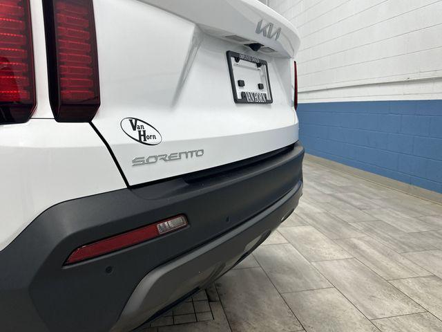Photo of 2023 Glacial White Pearl Kia Sorento