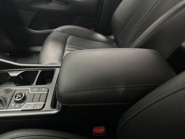 Photo of 2023 Glacial White Pearl Kia Sorento