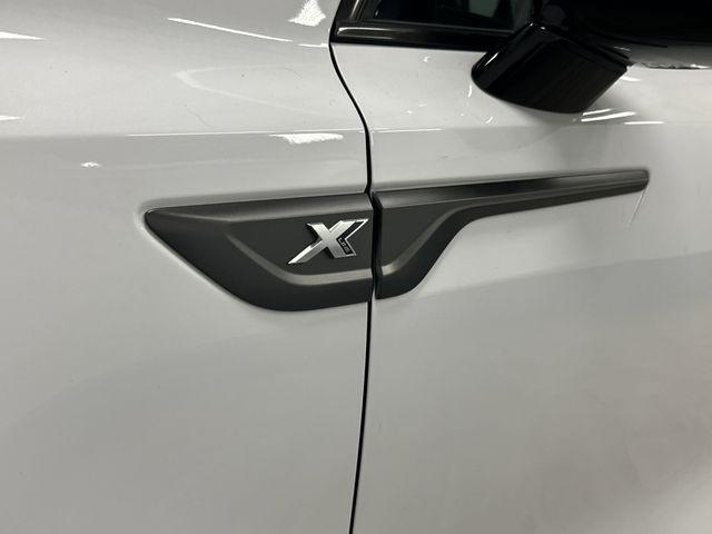 Photo of 2023 Glacial White Pearl Kia Sorento