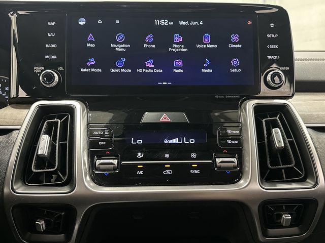 Photo of 2023 Glacial White Pearl Kia Sorento