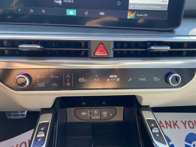 Photo of 2025 Jungle Green Kia Sorento
