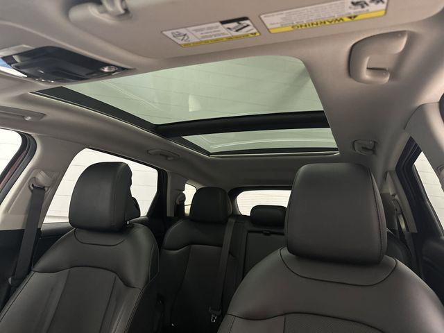 Photo of 2023 Dawning Red Kia Sportage