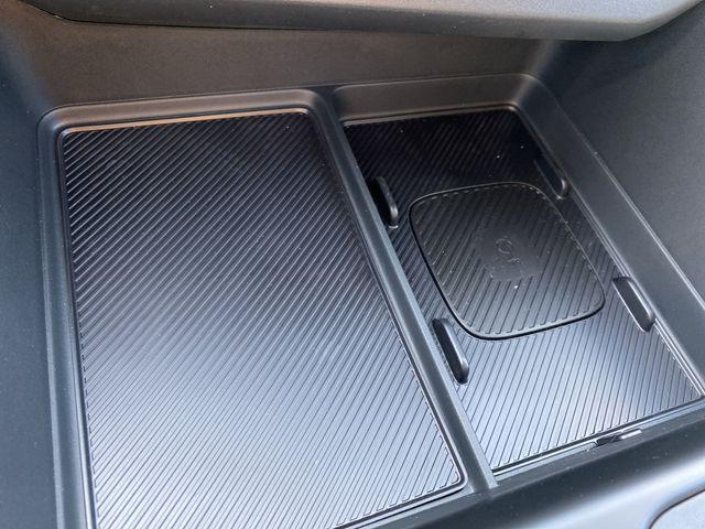 Photo of 2026 Snow White Pearl Kia Carnival Hybrid