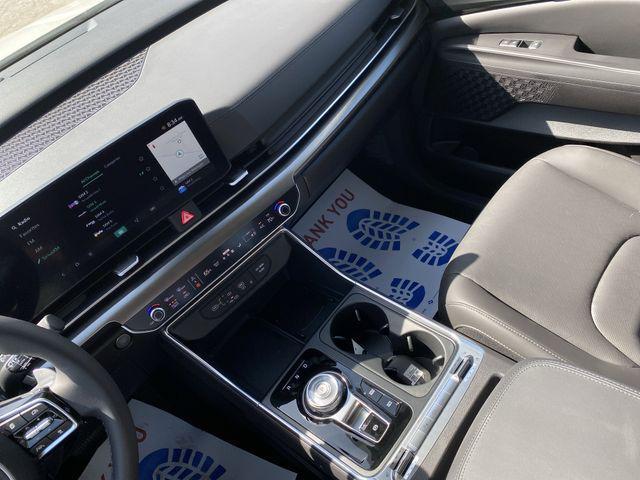 Photo of 2026 Snow White Pearl Kia Carnival Hybrid